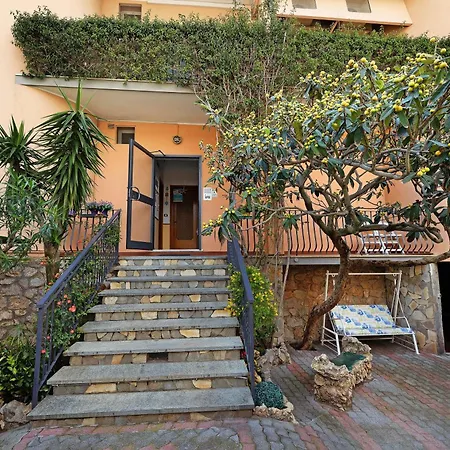 Numero 7 Pietra Ligure